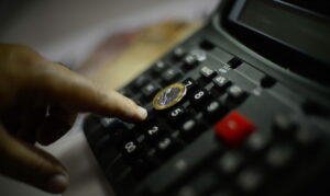 economia, moeda real,dinheiro, calculadora
